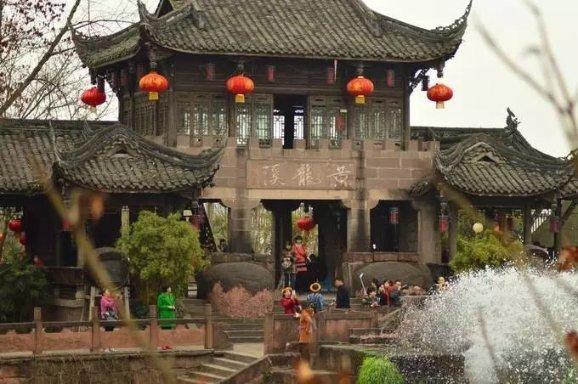 逃离诡异的森林